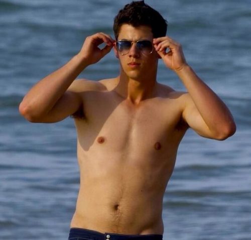 Nick-Jonas-shirtless-body