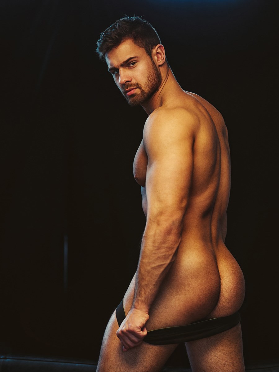 Kirill Dowidoff poses nude in a photo shoot with Serge Lee. 