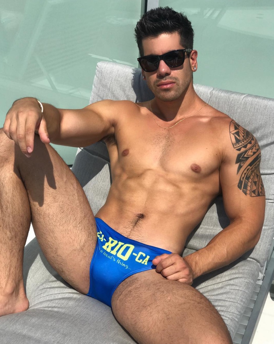 Instahot: hotfer93 – Manhunt Daily