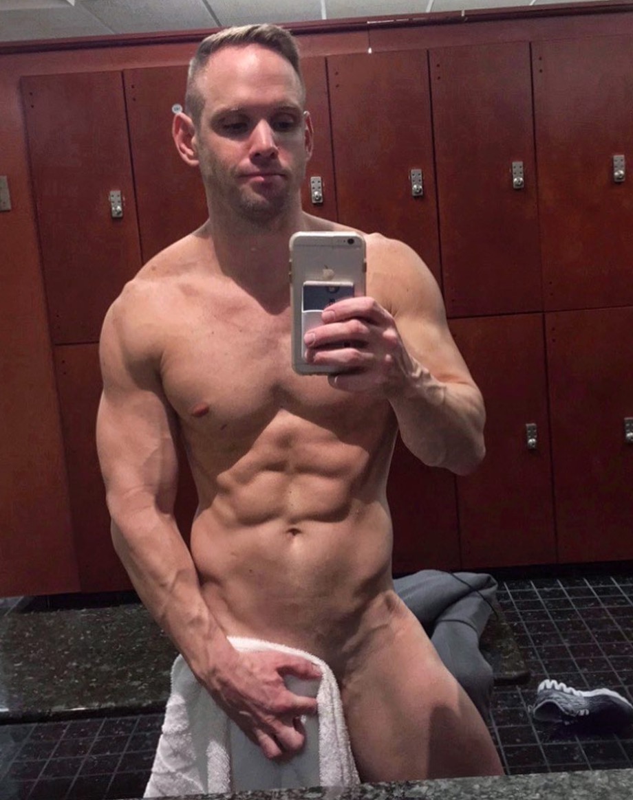 Instahot: jakejacob01 – Manhunt Daily